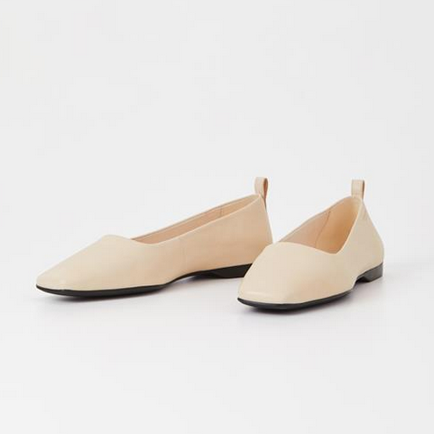 DELIA Off White Flats