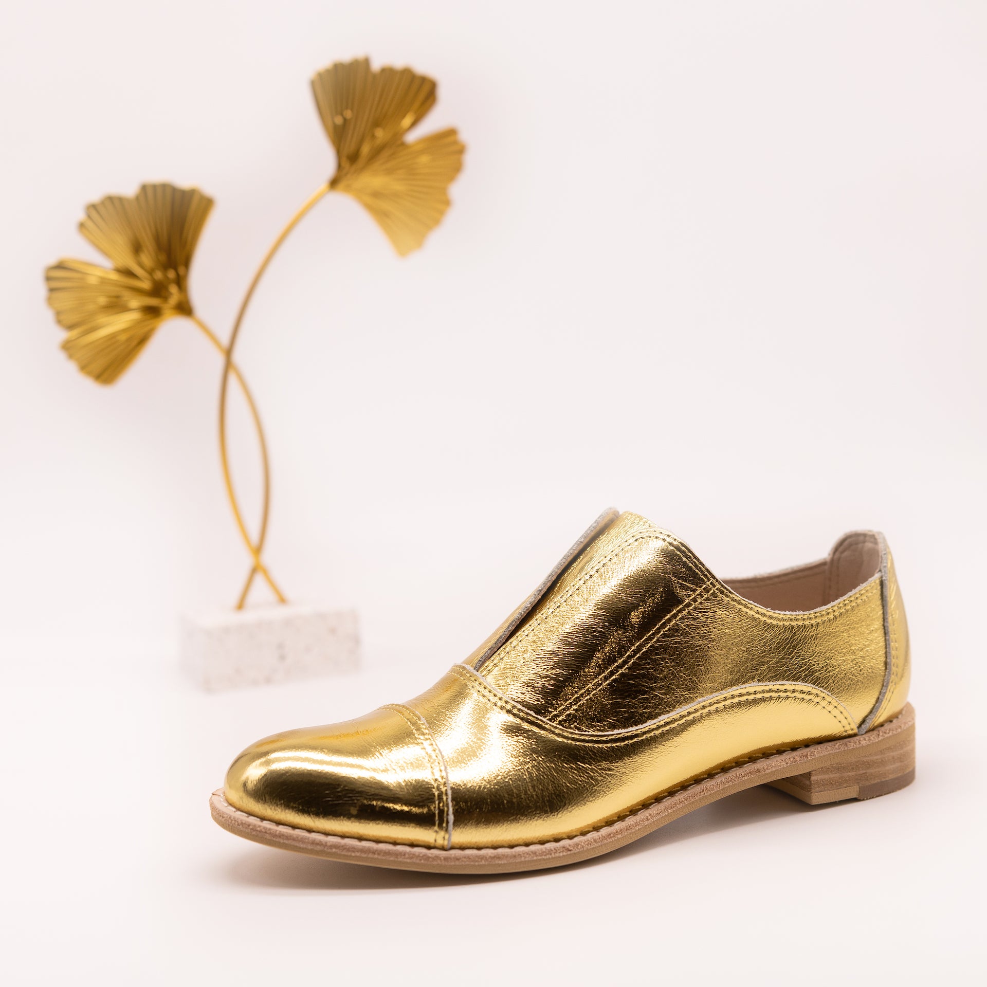 Gold dress shoes fashion