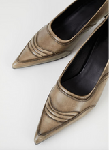 Load image into Gallery viewer, Pointy Toe Beige Pumps