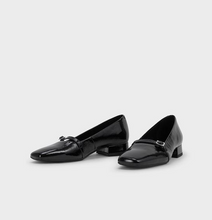 Load image into Gallery viewer, front view of pair of black patent pumps