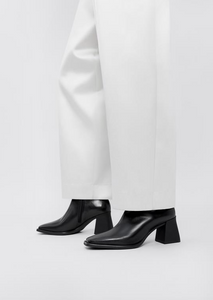 white pants with black Hedda heeled boots