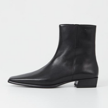 Load image into Gallery viewer, Slender black leather ankle boots