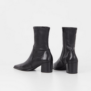 back view of black pointed stretch boots